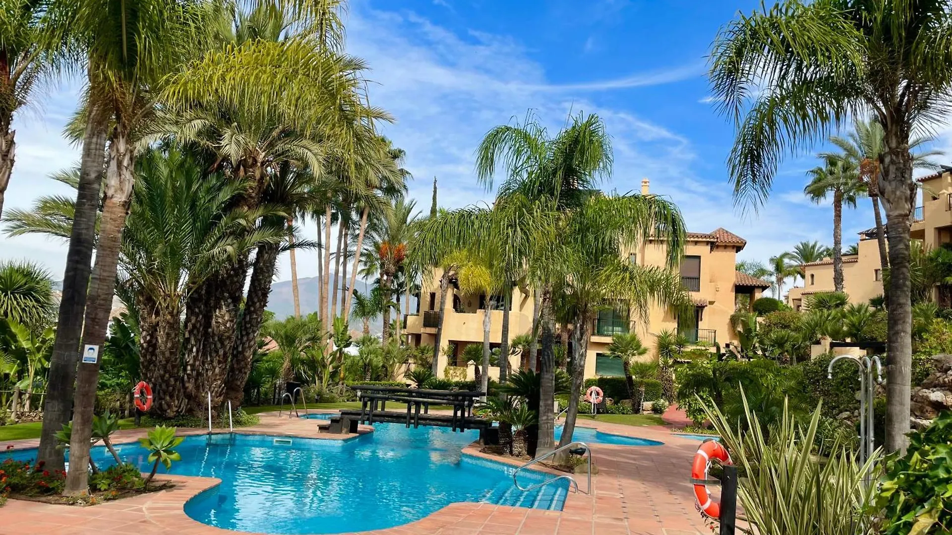 Apartment Next To The El Campanario, Atalaya Golf Estepona